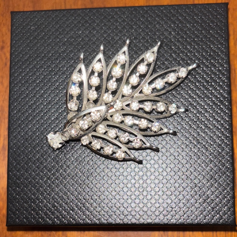 Elegant Silver Leaf Brooch with Crystals